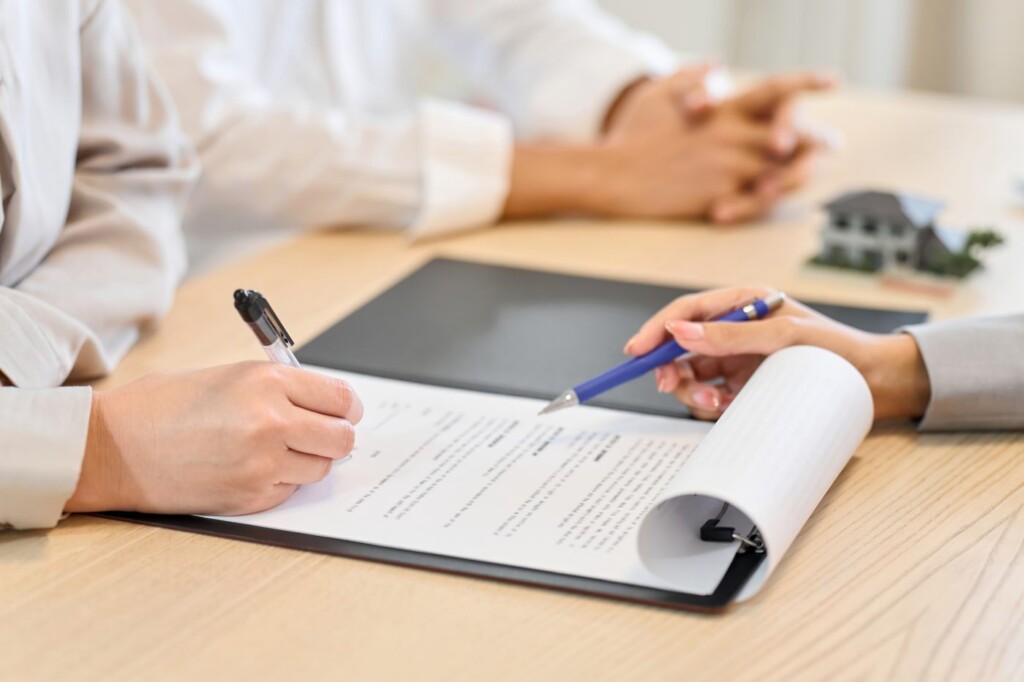 Signature d'un contrat hypothécaire avec un courtier lors d'un transfert d'hypothèque