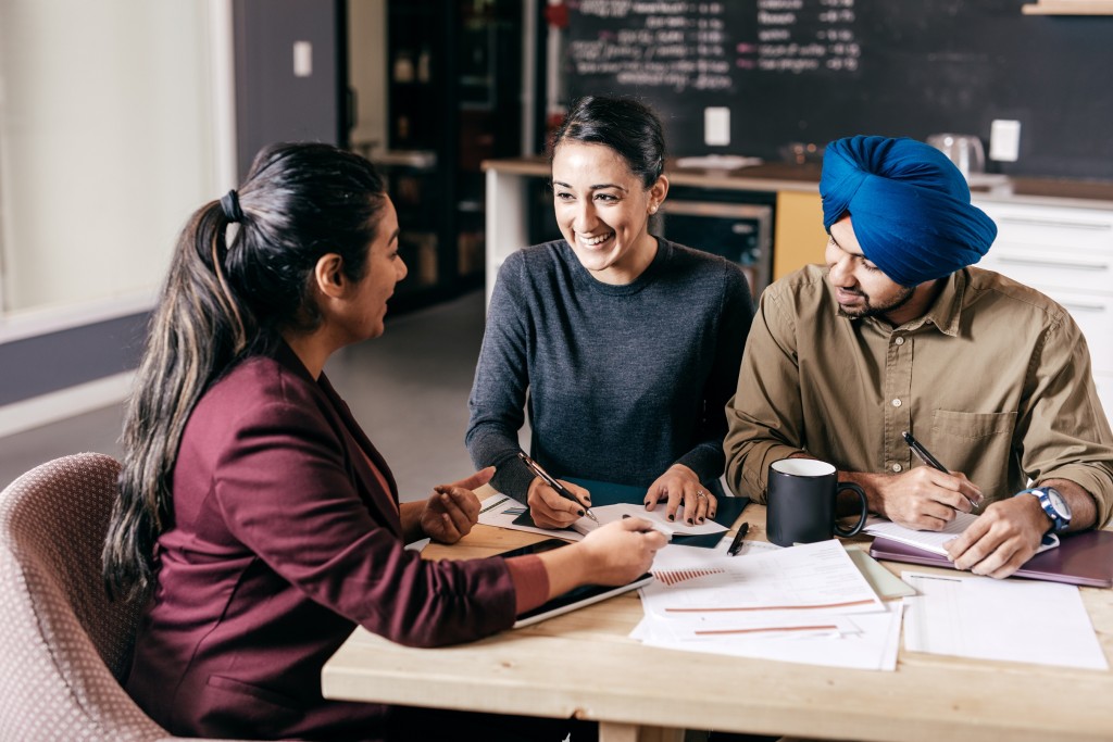 Newcomers to Canada and their first home - Multi-Prêts Mortgages