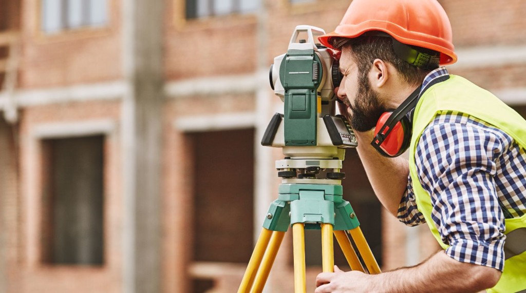 Land surveyor 