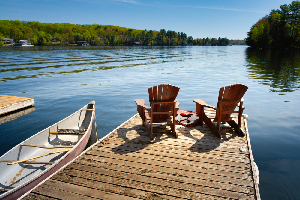 Quai d'un chalet au bord d'un lac - Multi-Prêts Hypothèques